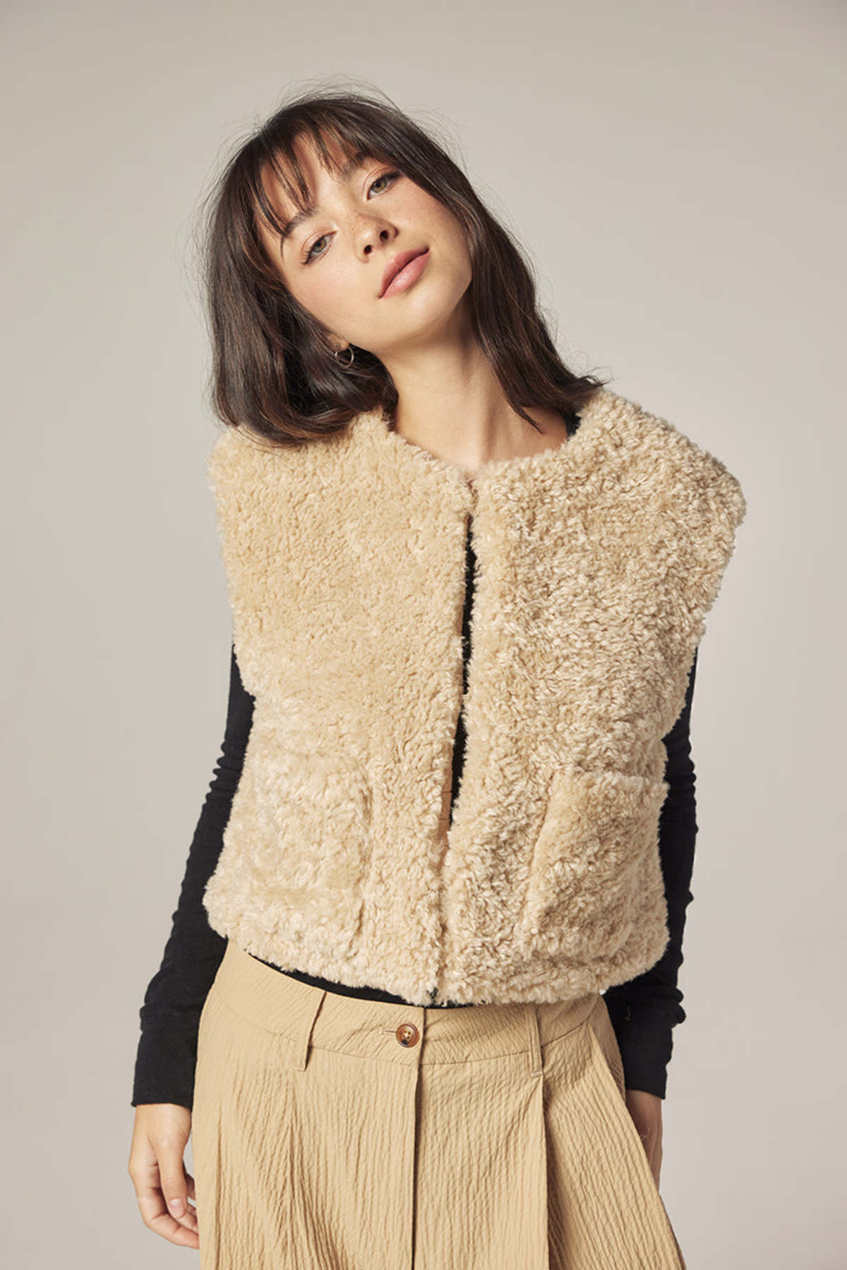 amente Reversible Fur Short Vest - Oatmeal/Beige - Image 6 of 11