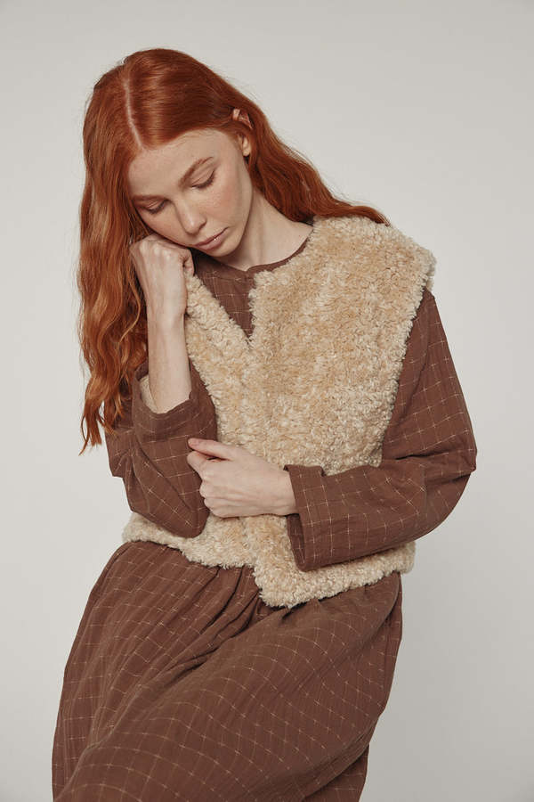 amente Reversible Fur Short Vest - Oatmeal/Beige