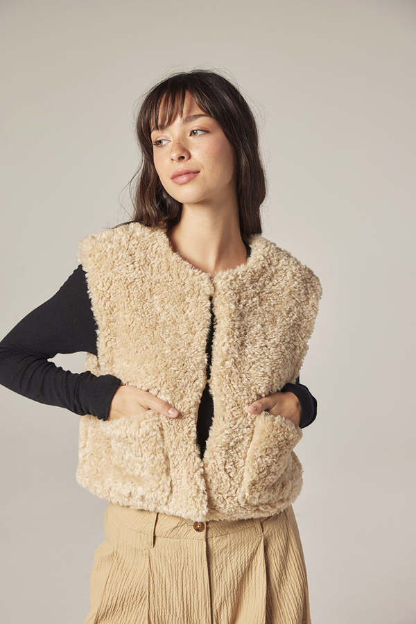 amente Reversible Fur Short Vest - Oatmeal/Beige