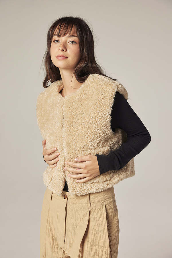 amente Reversible Fur Short Vest - Oatmeal/Beige