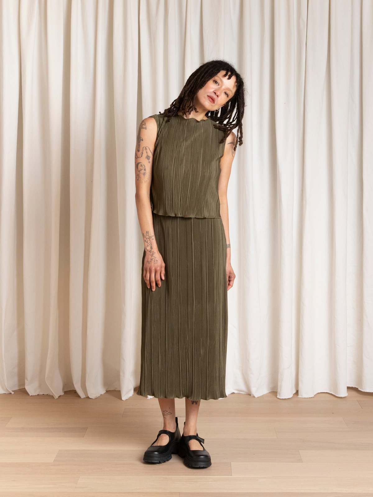 Ali Golden High Neck Pleated Tank Top - Image 3 of 8