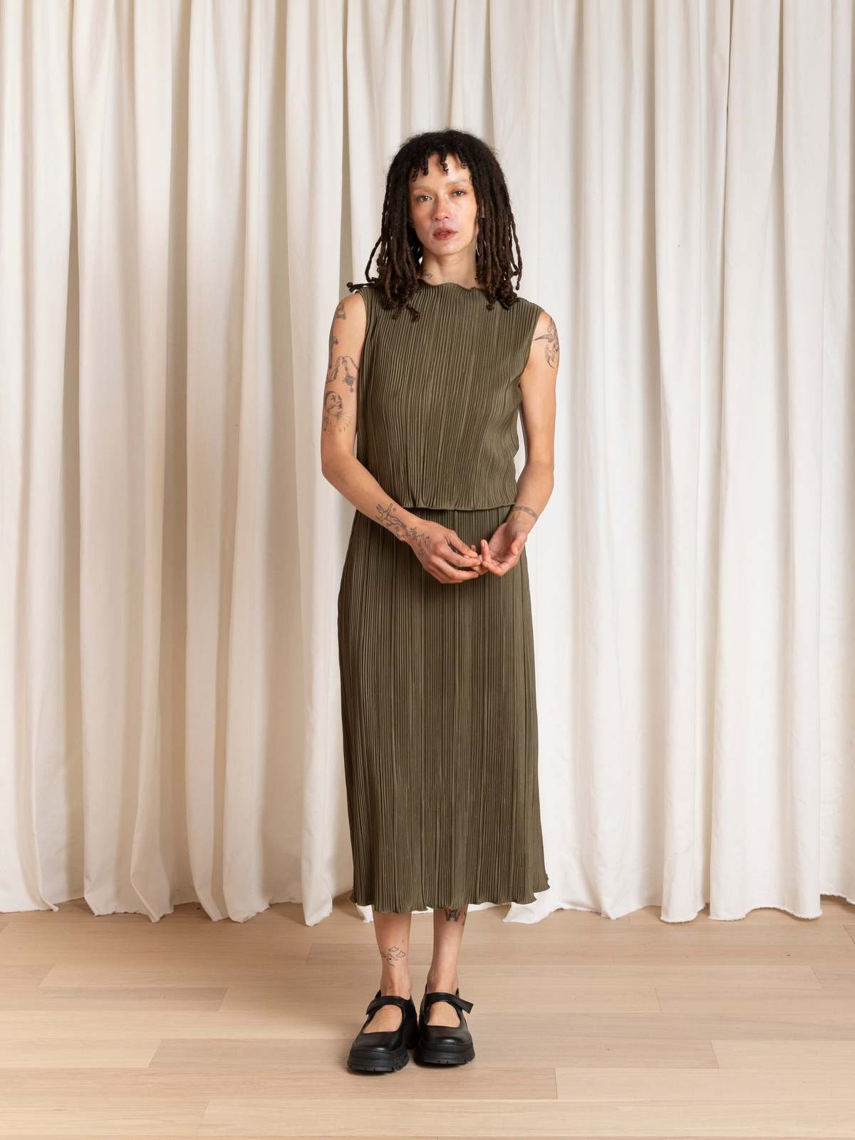 Ali Golden High Neck Pleated Tank Top - Image 4 of 8