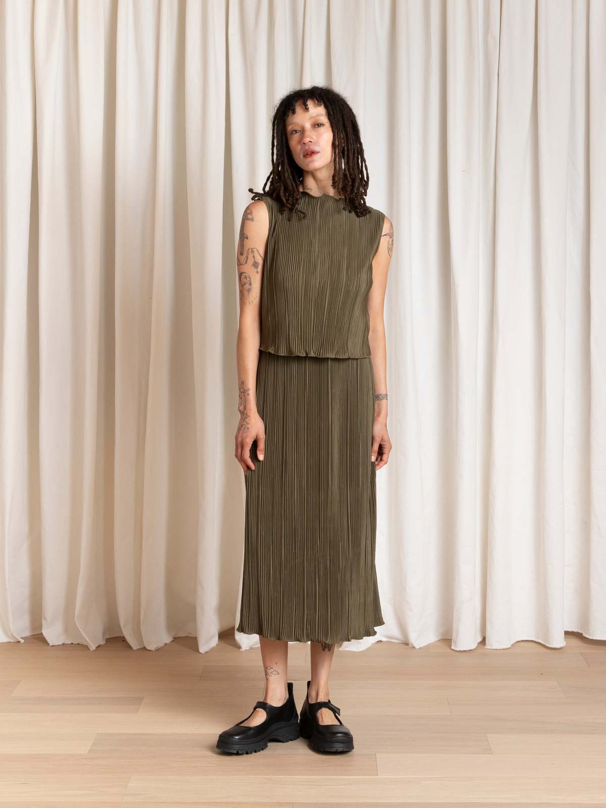 Ali Golden High Neck Pleated Tank Top - Image 6 of 8