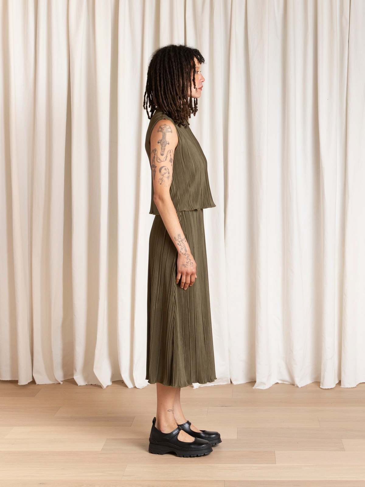 Ali Golden High Neck Pleated Tank Top - Image 7 of 8