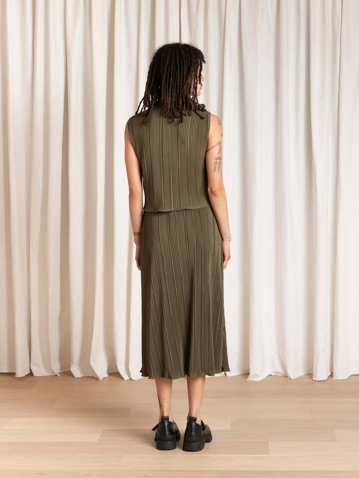 Ali Golden High Neck Pleated Tank Top - Image 8 of 8