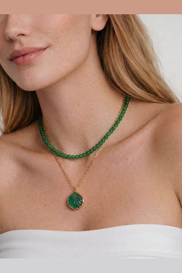 Seree Shell Green Jade Stone Pendant Necklace - Green