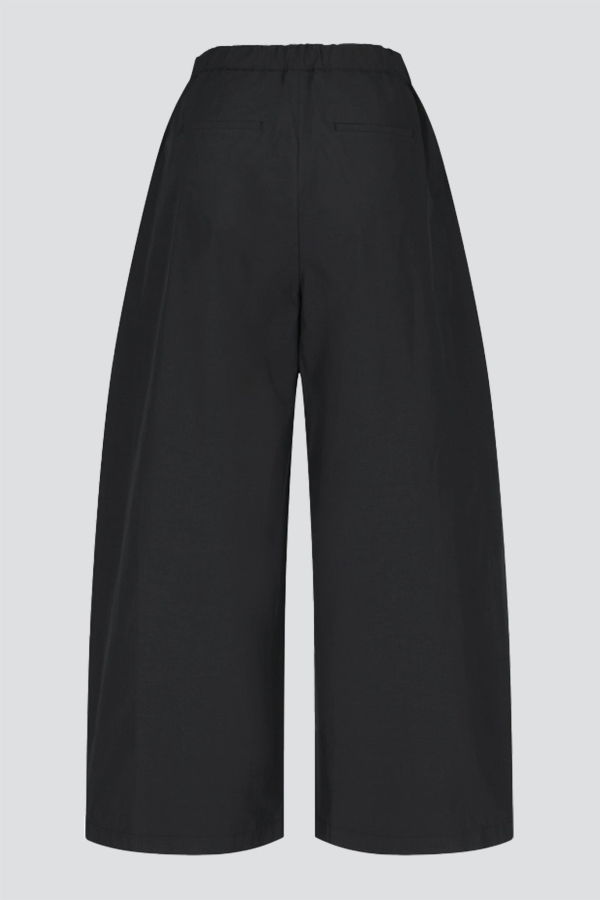 AMOMENTO Black Three Tuck Banding Pant