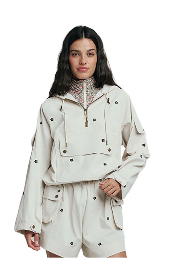 The Great. The Embroidered Trailhead Pullover Jacket - Cream/Black