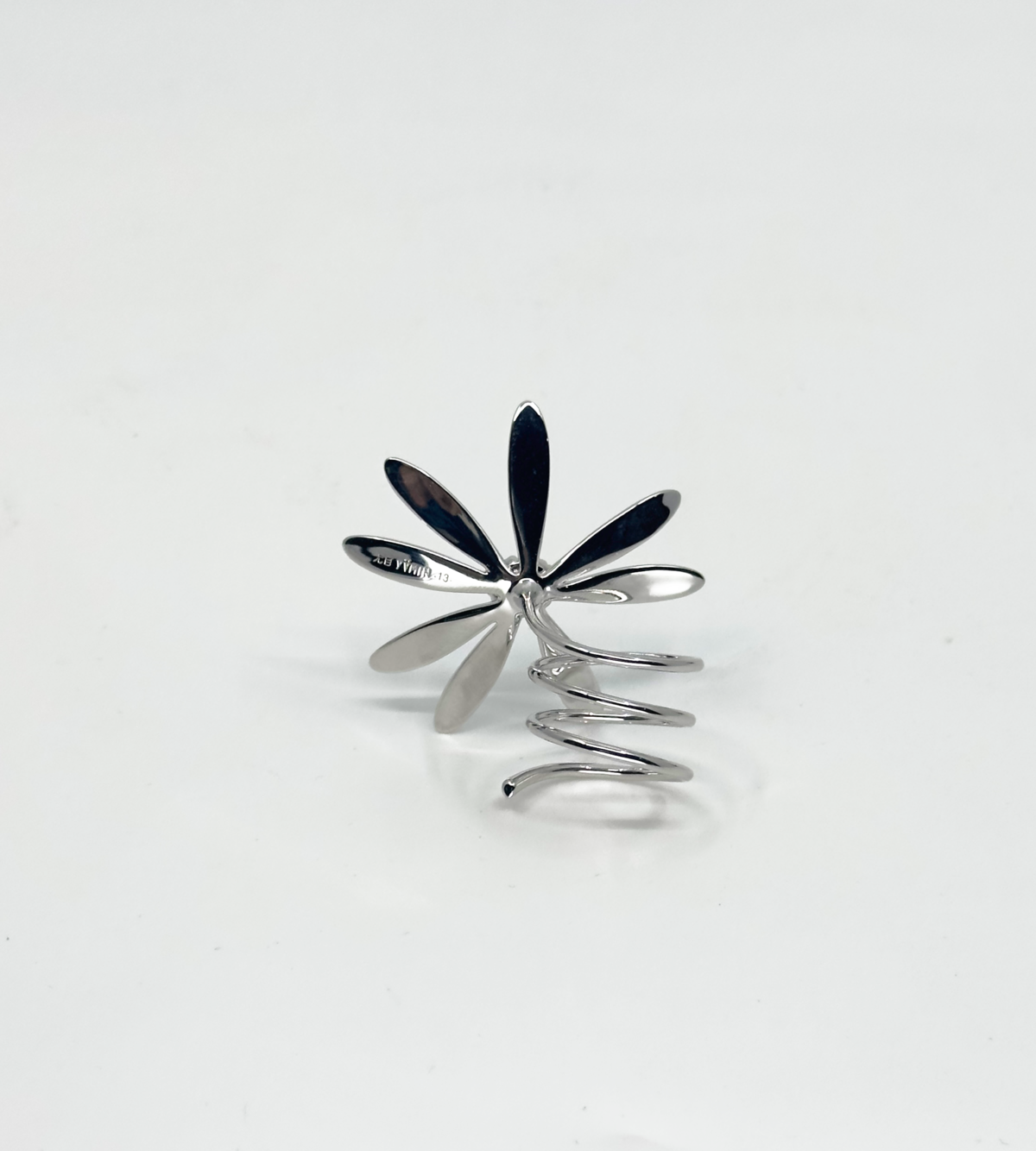 YVMIN Daisy Cross Ring - Image 2 of 3