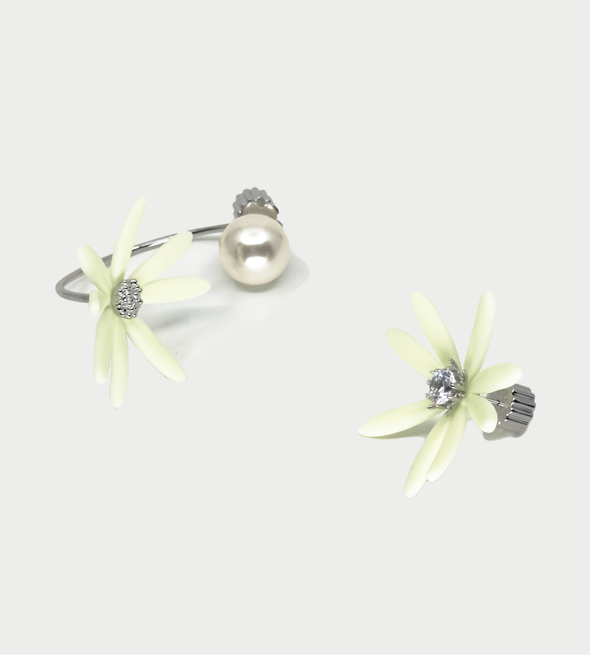 YVMIN Daisy Pearl Stud Earring - Image 1 of 1