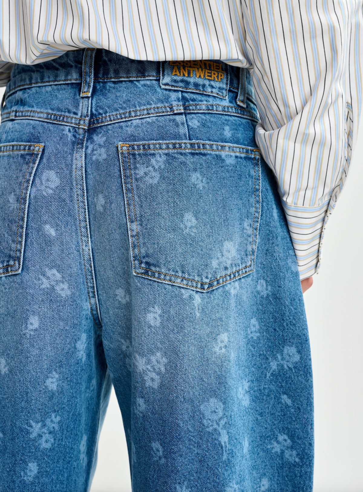 Essentiel Antwerp Barrel Leg Jeans - Quiet Pool - Image 6 of 8