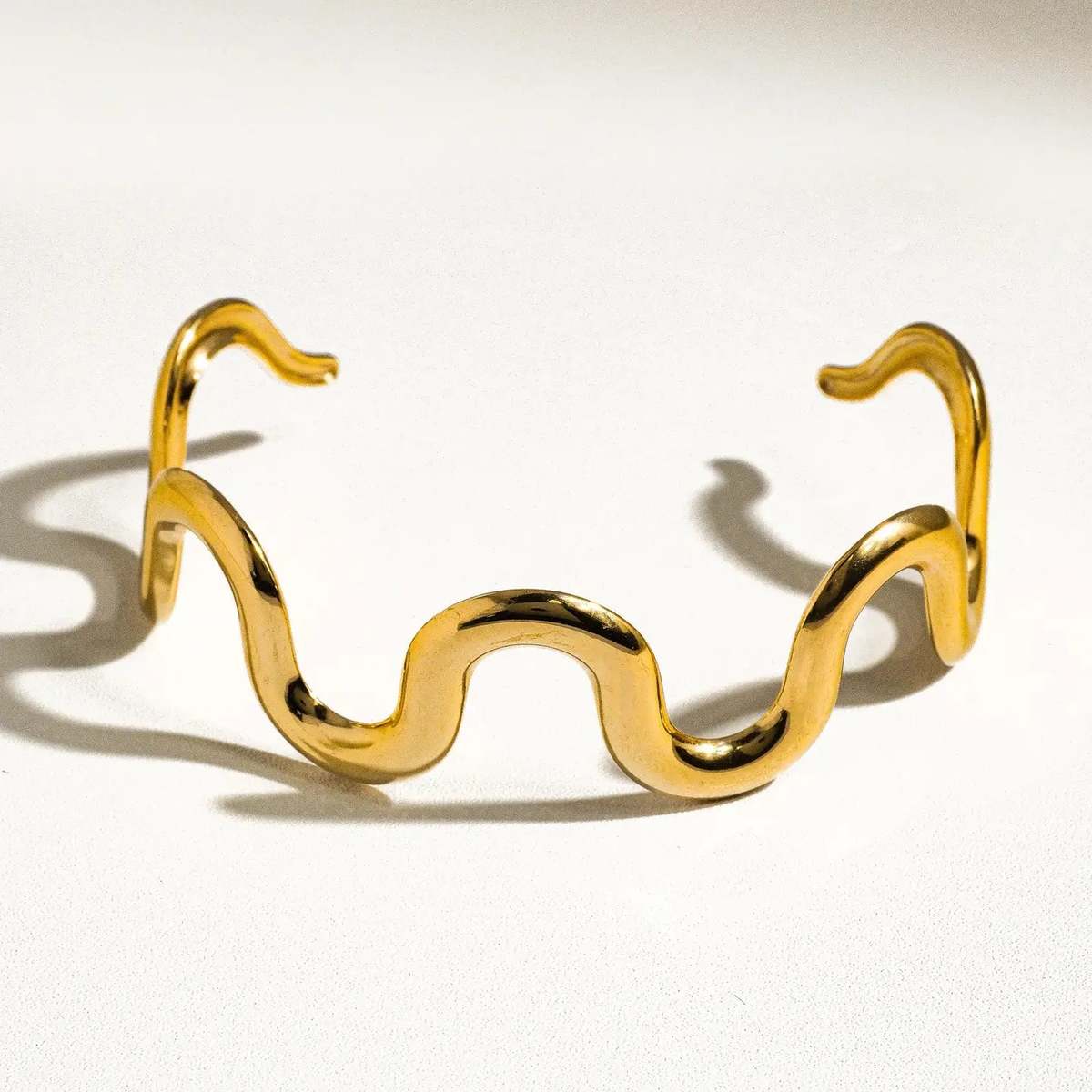 Flânerie Felix Wavy Cuff - 18k Gold - Image 1 of 2