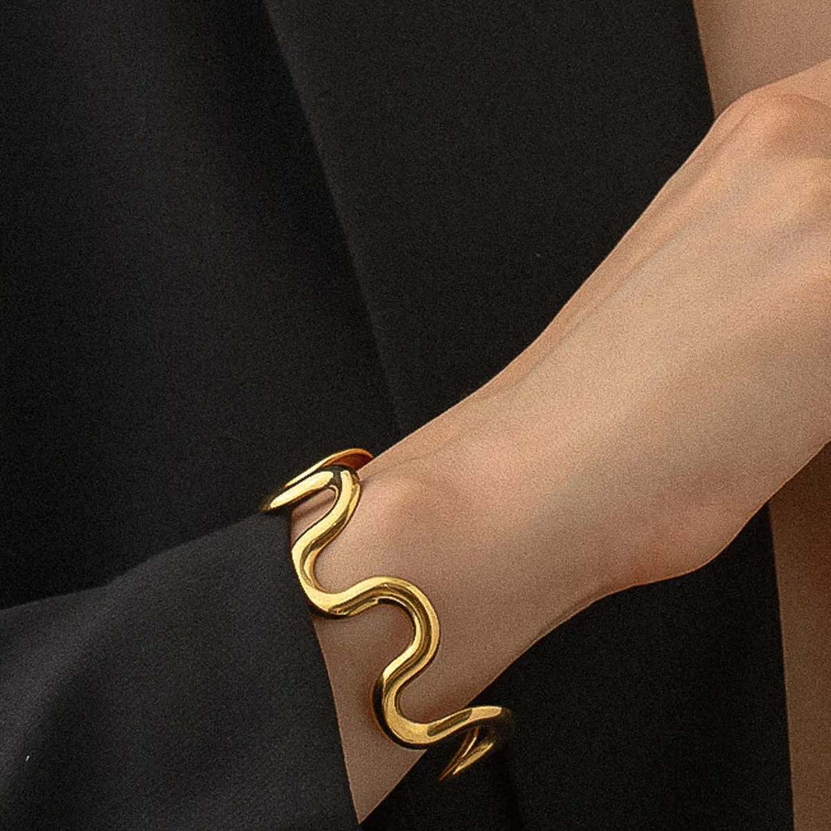 Flânerie Felix Wavy Cuff - 18k Gold - Image 2 of 2