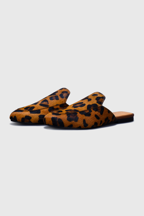 Chappal in Tan Leopard