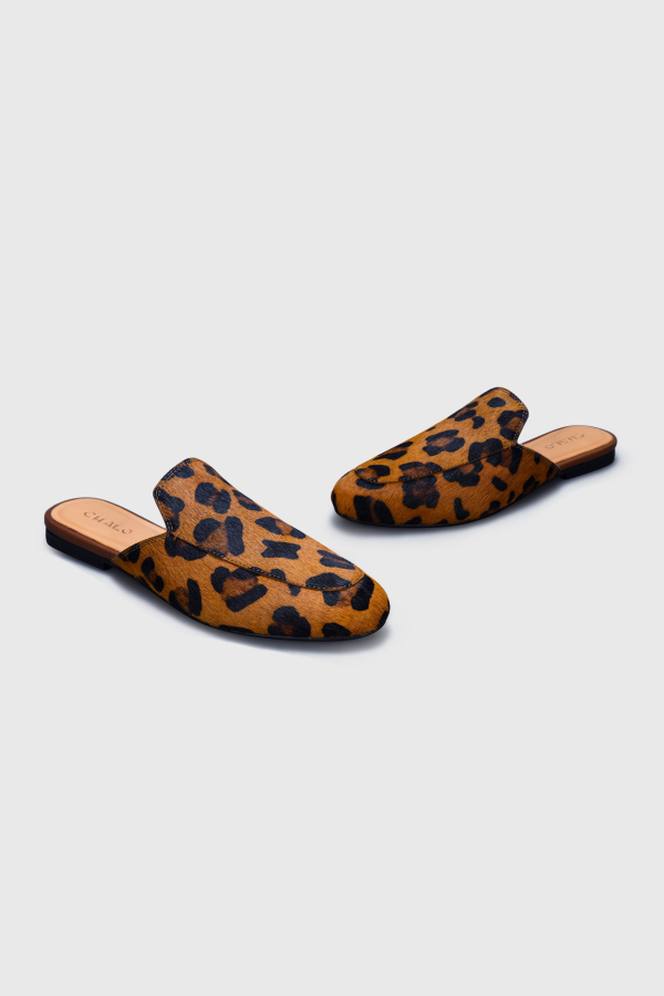 Chappal in Tan Leopard