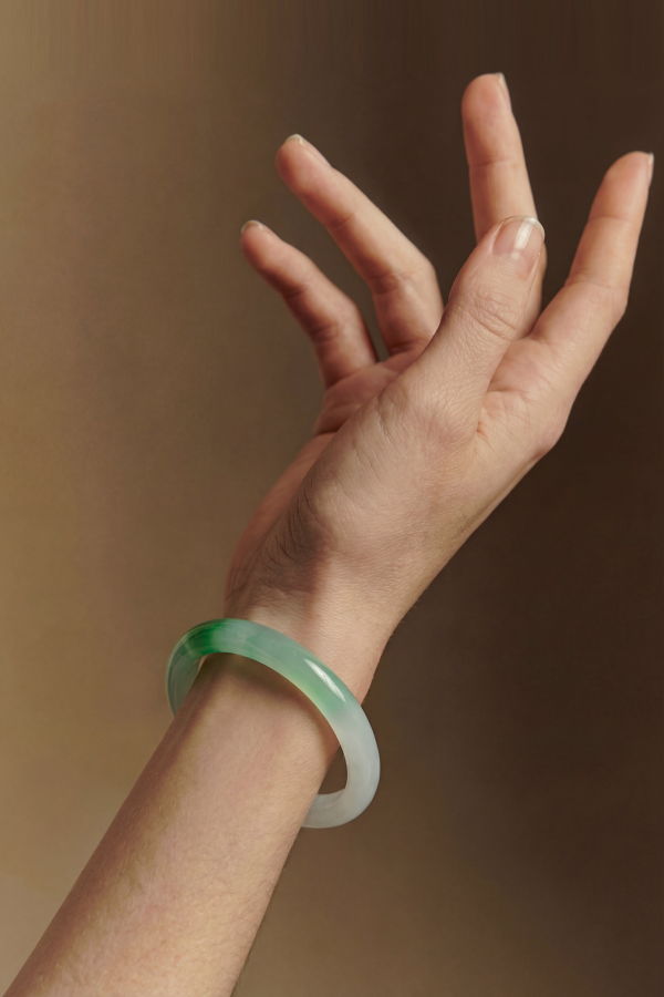 seree Koi Mottled round jade stone bangle - Light green