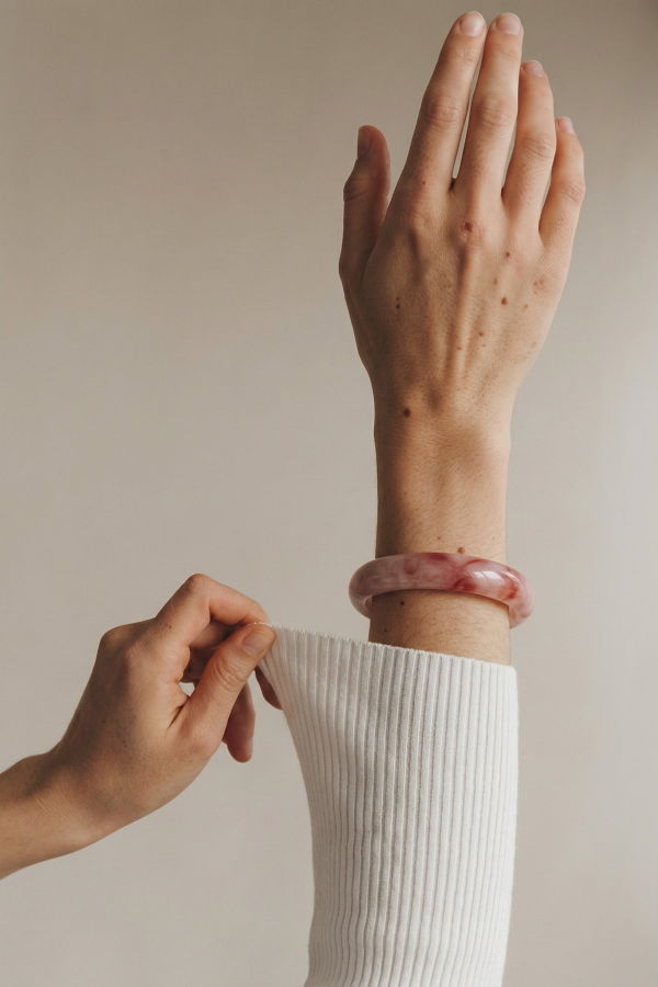 Seree Peach Blossom Pink Jade Stone Bangle - Pink