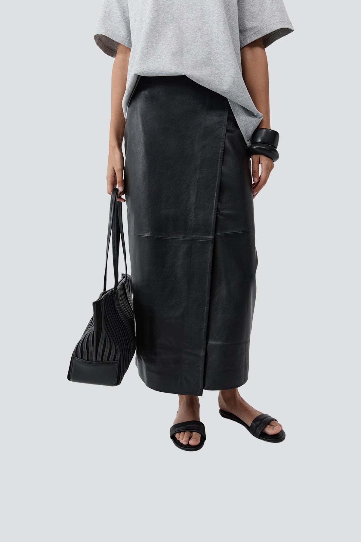 St. Agni Black Linea Stitch Bateau Tote Bag - Image 8 of 8