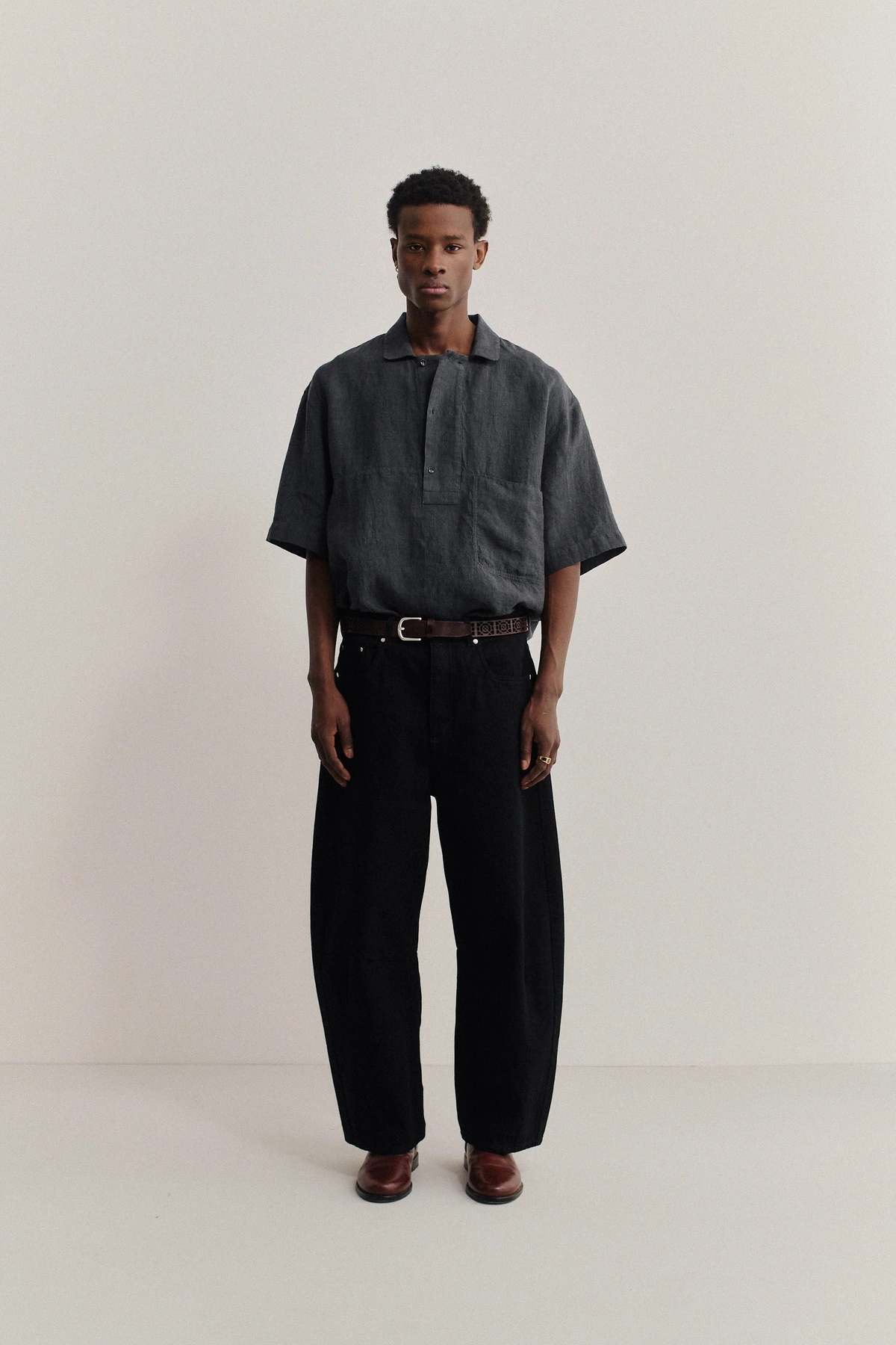 A Kind of Guise Taita Shirt Coal Linen Shirt - Image 3 of 7