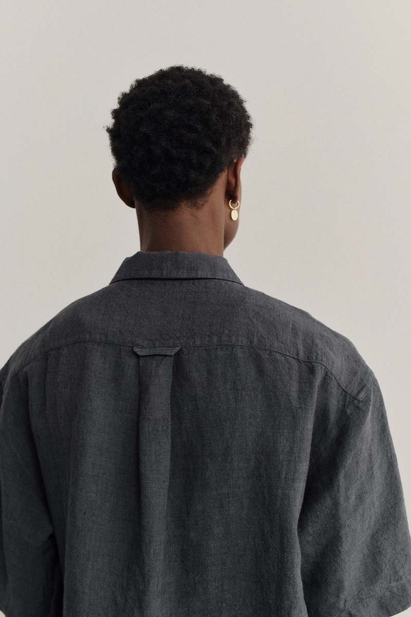 A Kind of Guise Taita Shirt Coal Linen Shirt
