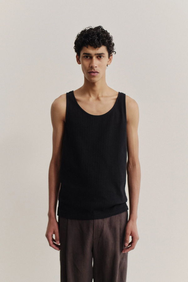 A Kind of Guise Tomaso Tanktop Black Ajour Tank Top