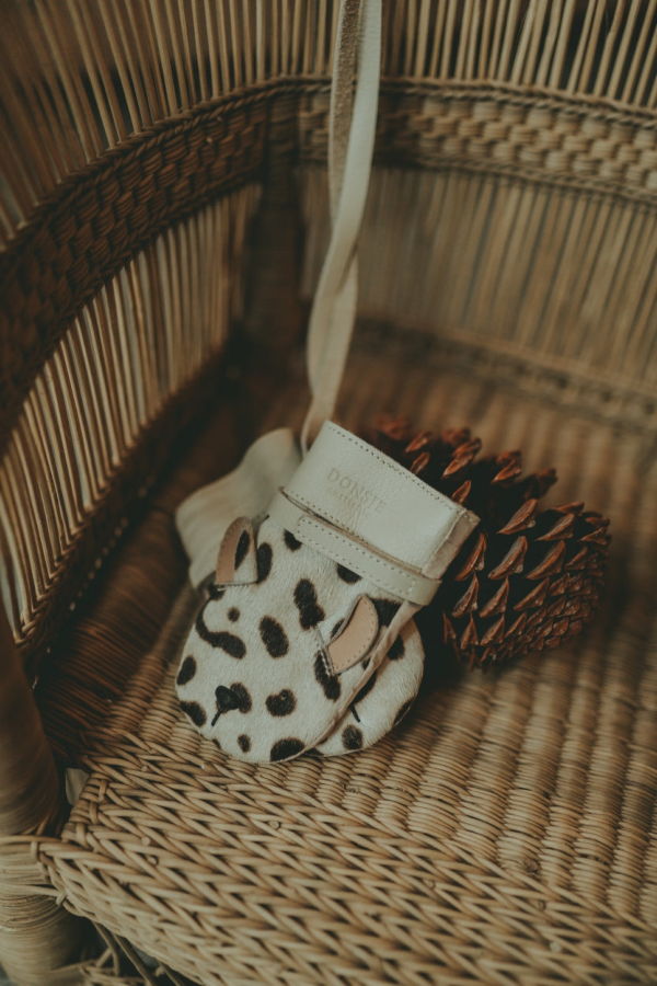 KIDS Donsje Kapi Exclusive Mittens - Snow Leopard Spotted Cow Hair