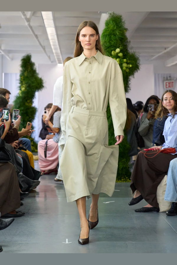 Tibi Luxe Spring Twill Tucked Pleat Skirt - Taupe