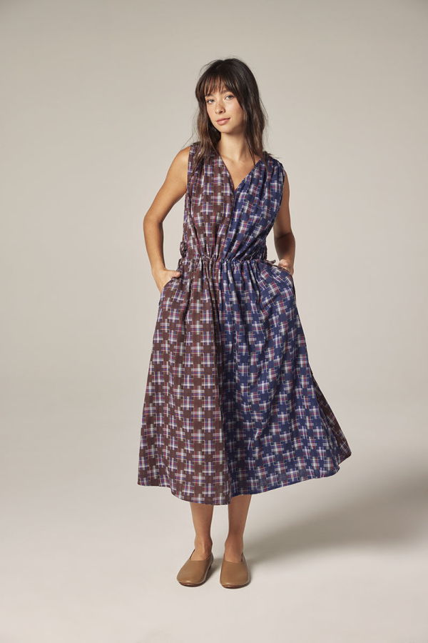 amente Contrast V-Neck Dress