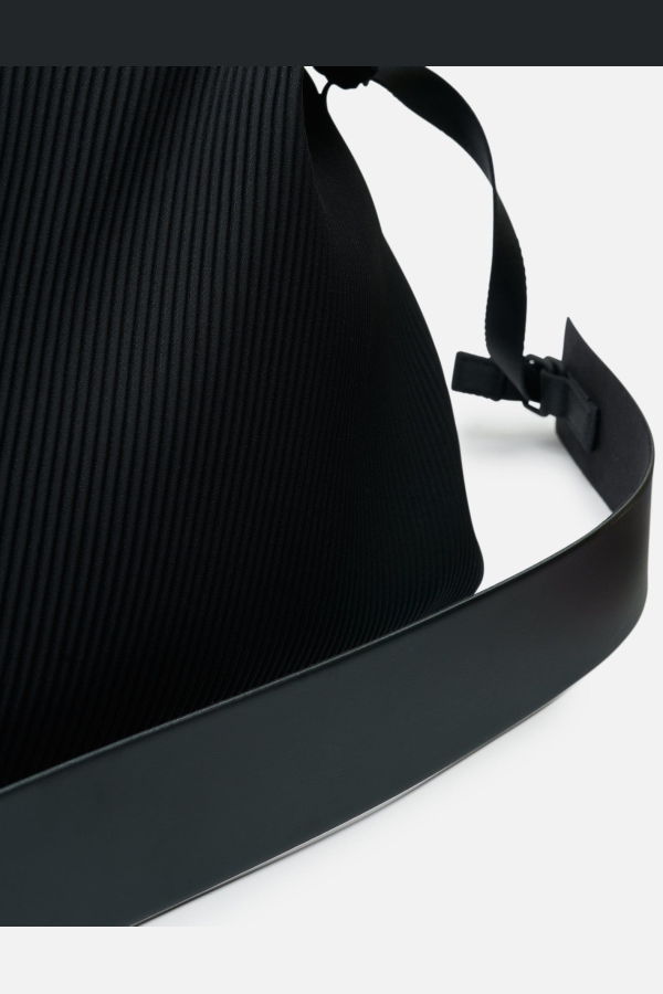 HOMME PLISSE ISSEY MIYAKE Pleats Travel Bag - Black