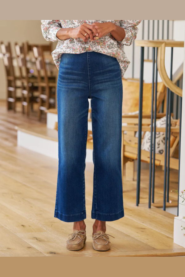 Frank & Eileen Westport Illusion Pull On Jean - 1999 Blue Wash