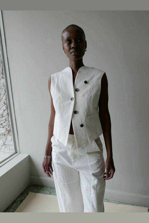 AKIRANAKA Sesilia Vest