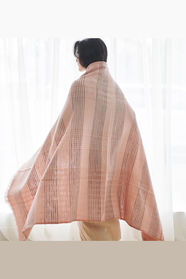 Variously Silica Rose Throw