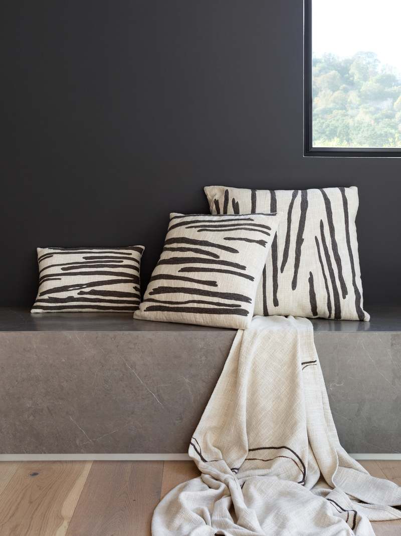 Dumae Thirteen Pillow