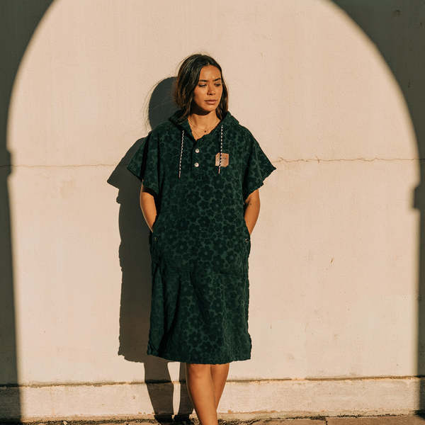 Slowtide Ginny Changing Poncho - Black