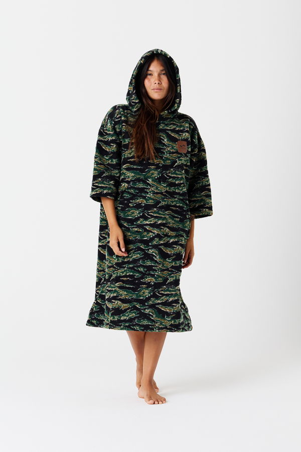 Slowtide Major Chilling Fleece Poncho - Prints