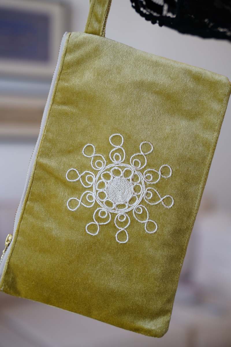 Darzah Tahriri Pouch