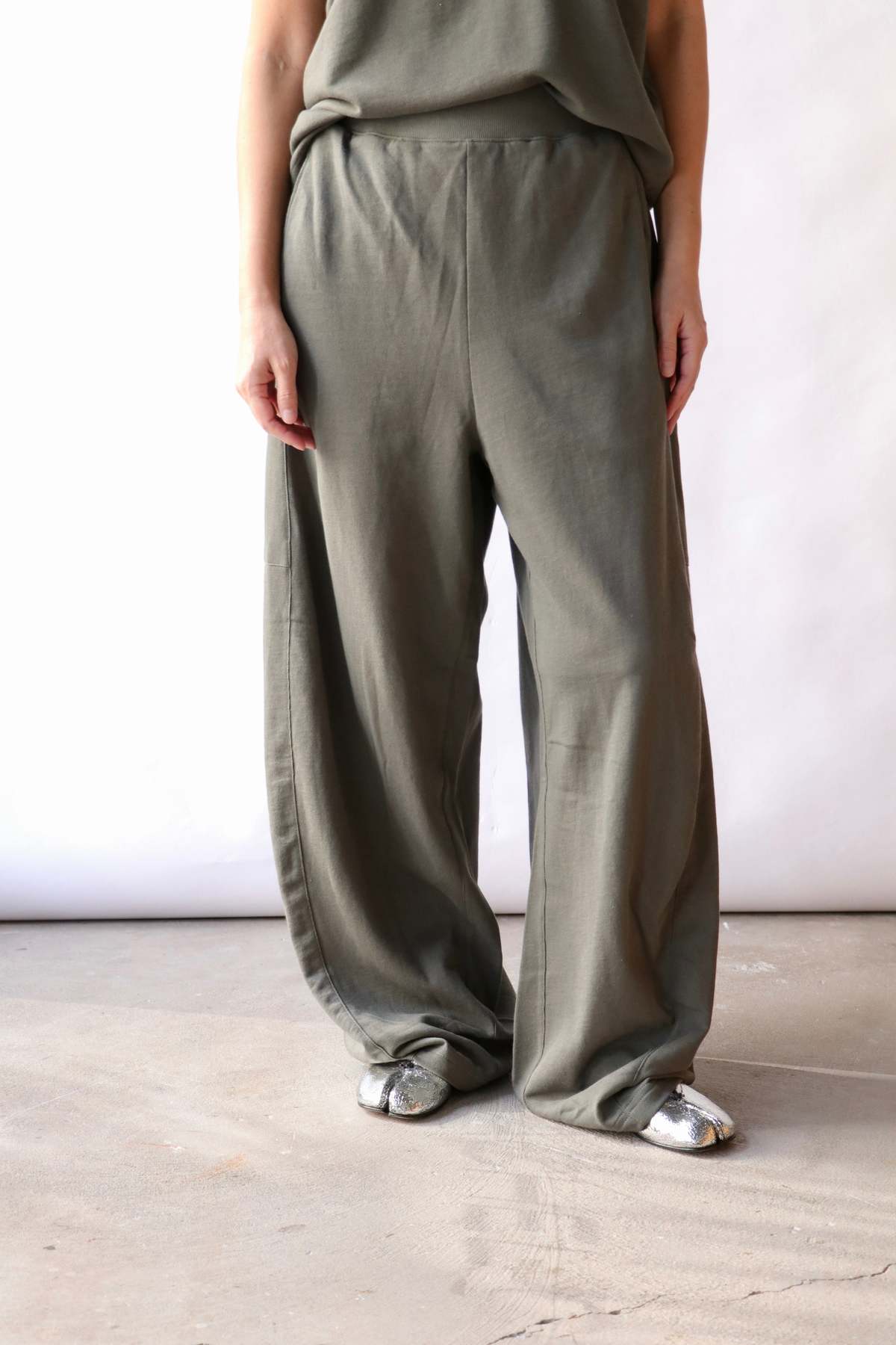 Tibi Lightweight Sweatshirting Winslow Pant - Olive - Image 3 of 6