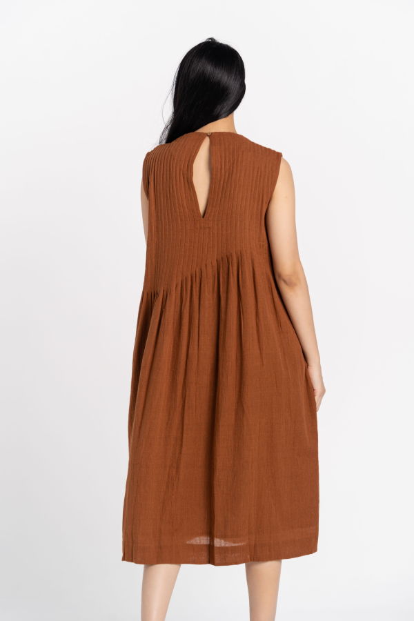 World of Crow Pleated Organic Cotton Dress - Bombay Brown