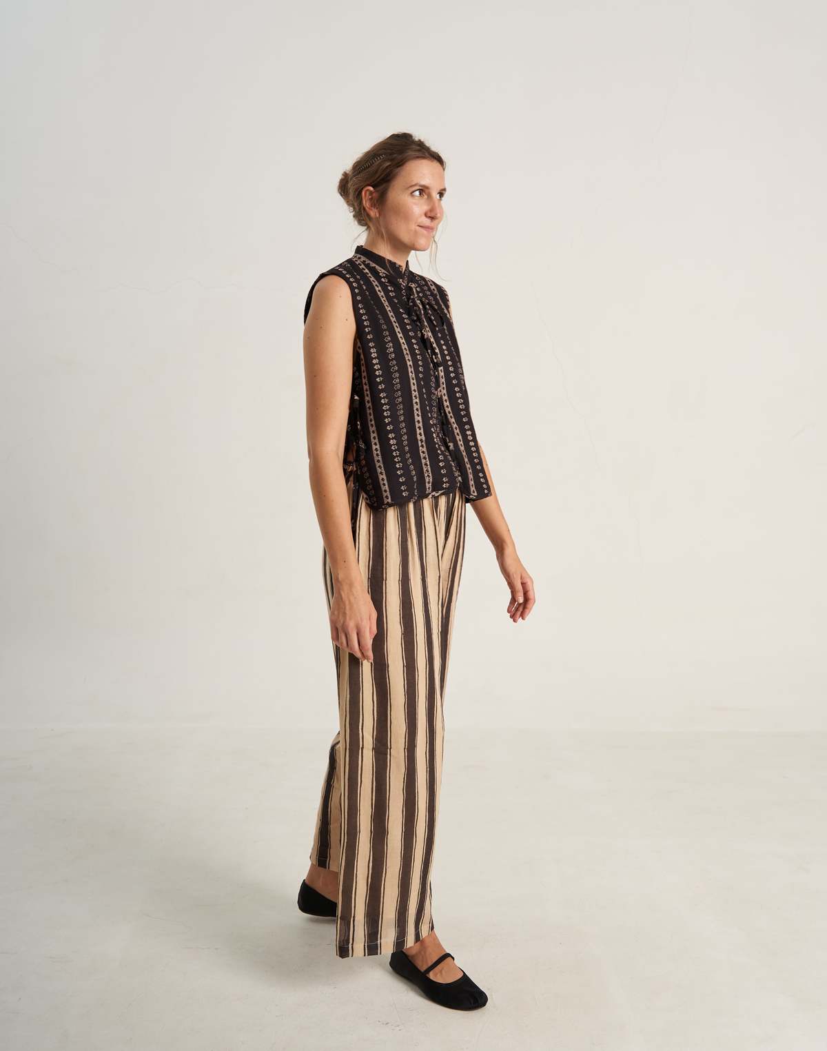 World of Crow Vintage cotton gilet - Image 4 of 6