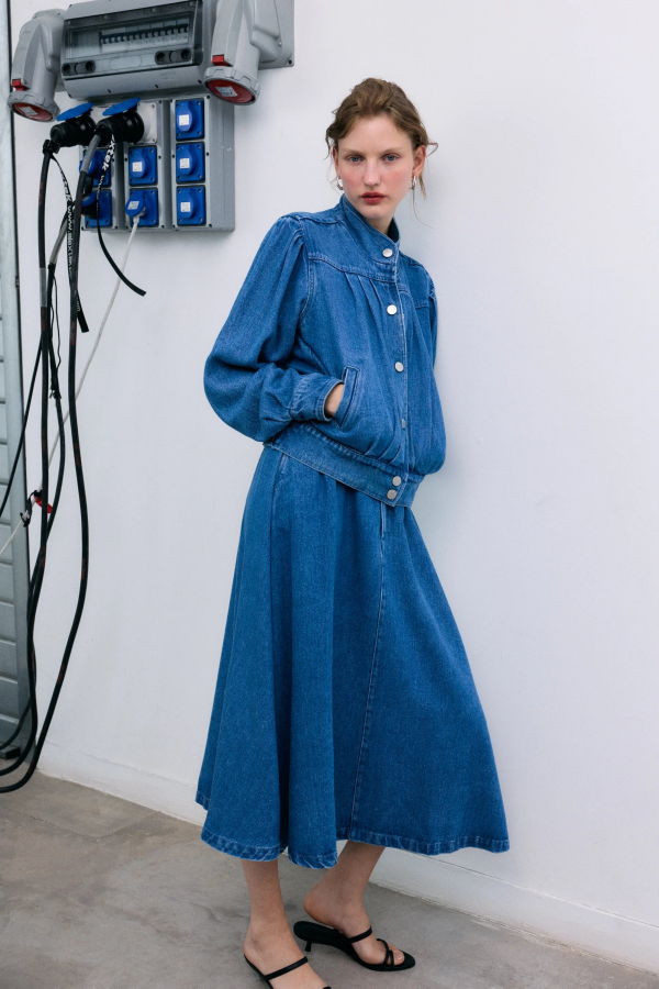 The New Society Tencel Midi Skirt - Mid Denim