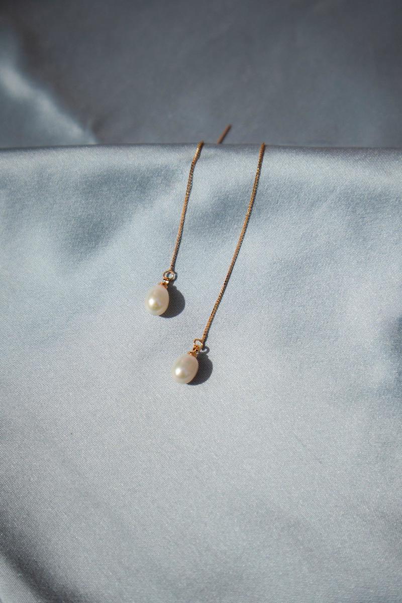 seree Lilith Pearl Thread Earrings