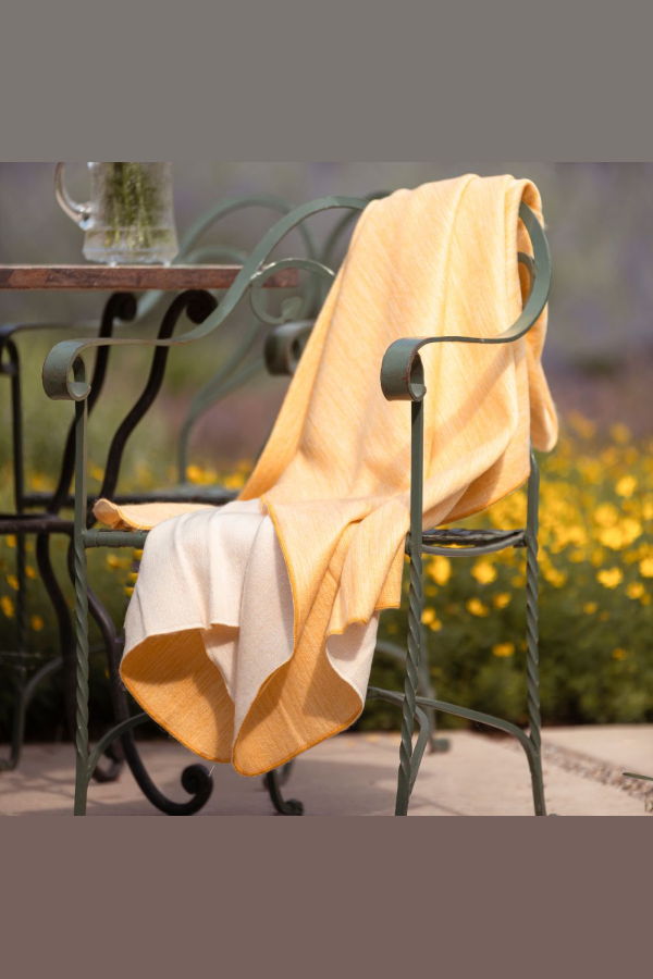 Purple Nest Design Kani Collection Reversible Daffodil and White Throw Blanket
