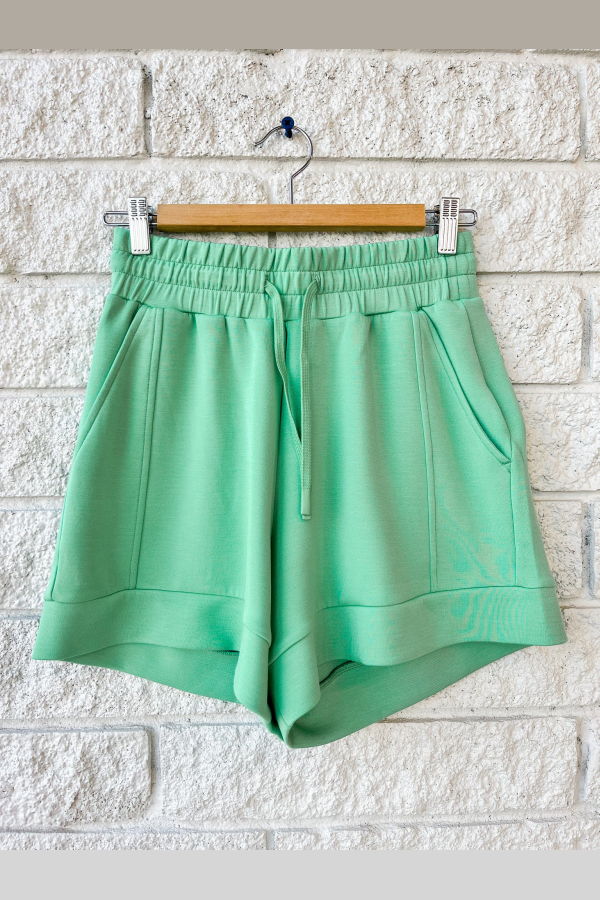 Varley Atrium High Rise Short 4.5 - Green Spruce