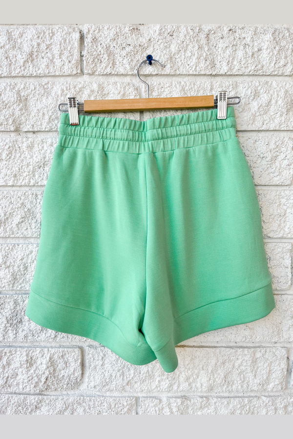 Varley Atrium High Rise Short 4.5 - Green Spruce