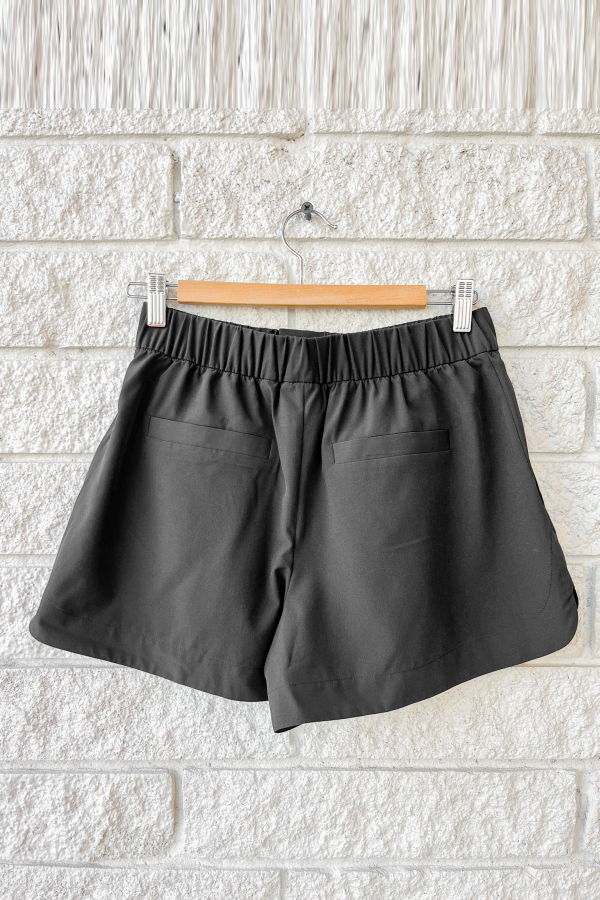 Varley Nila Mid Rise 4.5 Shorts - Black