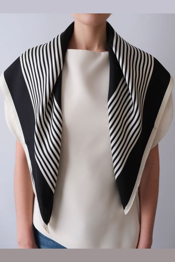 lescarf No.2 Scarf 90 cm