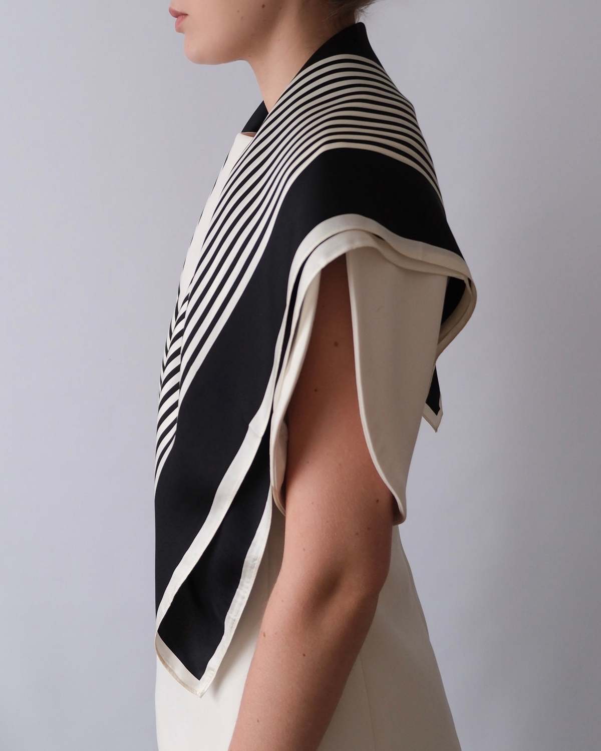 lescarf No.2 Scarf 90 cm - Image 3 of 6