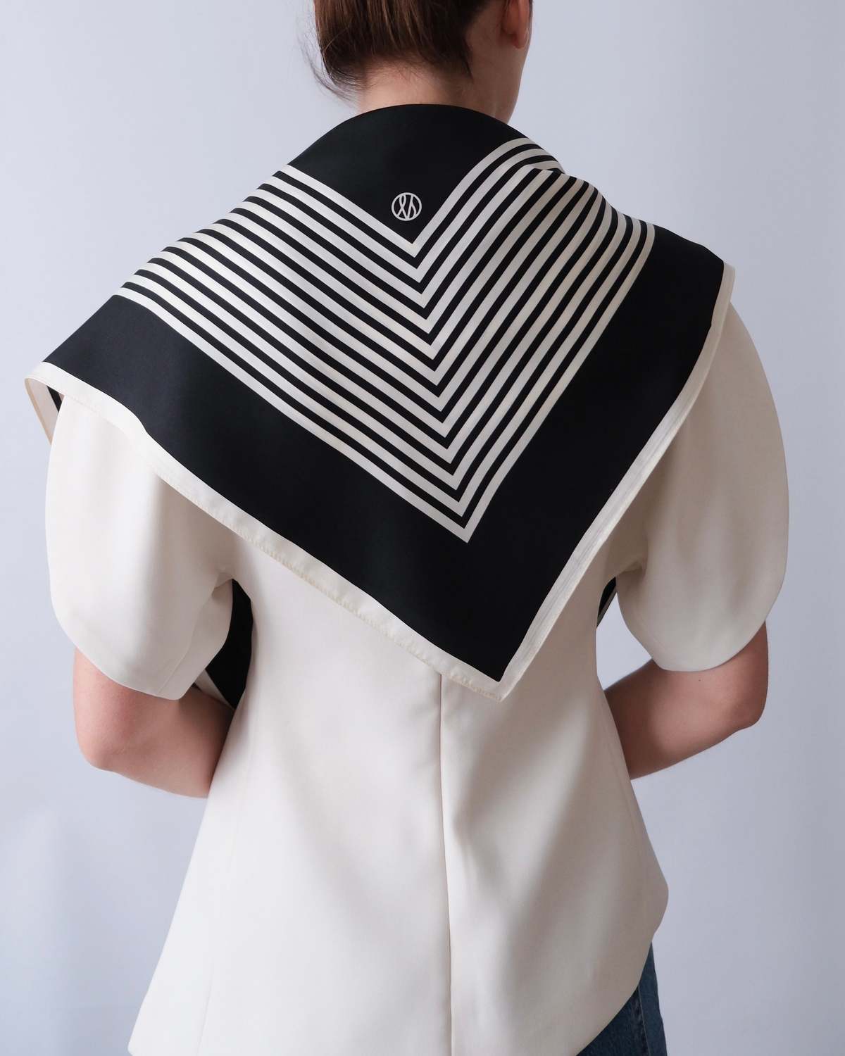 lescarf No.2 Scarf 90 cm - Image 4 of 6