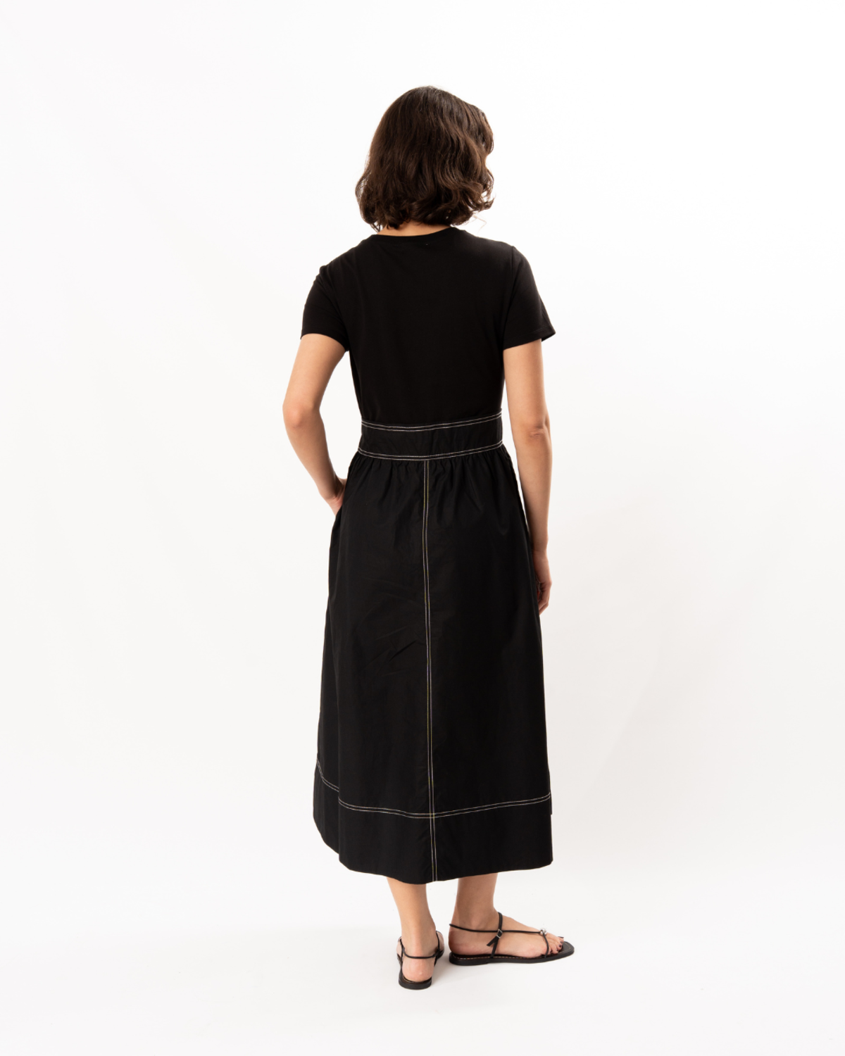 ELLIOTT LAUREN Short Sleeve Parachute Midi Dress - Black - Image 5 of 5