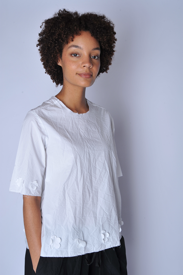 SCHA V Back Elbow Sleeve Flower Top - White